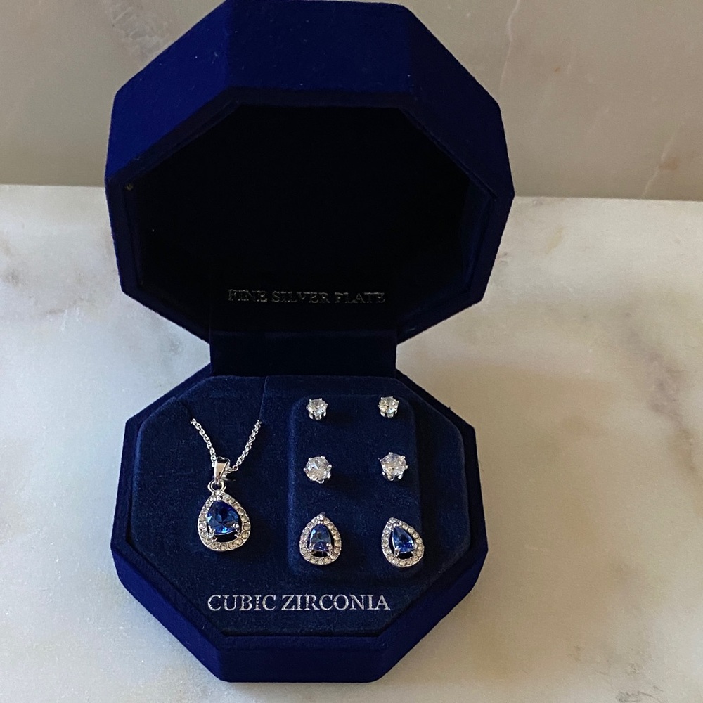 NWT Elegant Silver and Blue Cubic Zirconia Necklace Set
